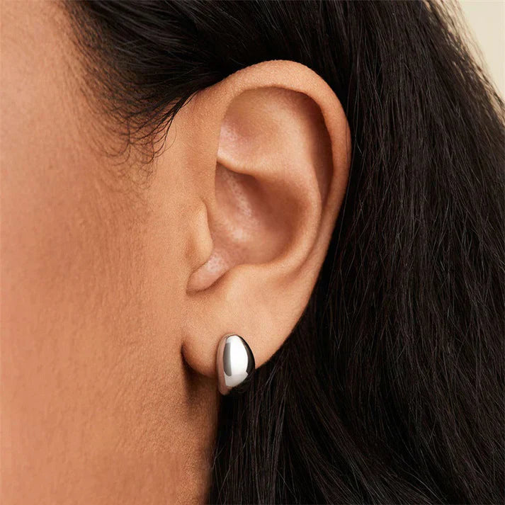 Pendientes colgantes de metal achaparrados de estilo moderno
