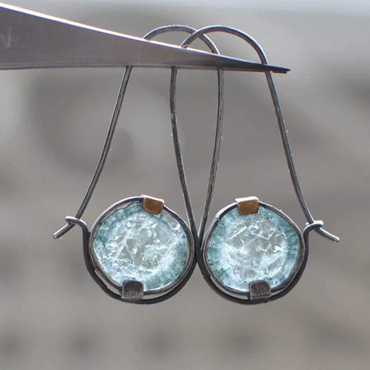Pendientes de cristal antiguos con diseño único en forma de luna