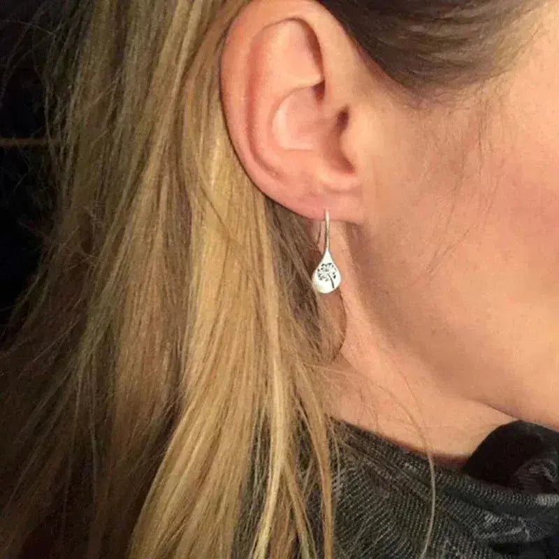 Elegantes pendientes de diente de león con encantador motivo de semillas