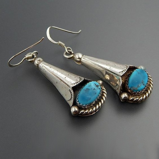 Pendientes vintage de color turquesa con diseño elegante