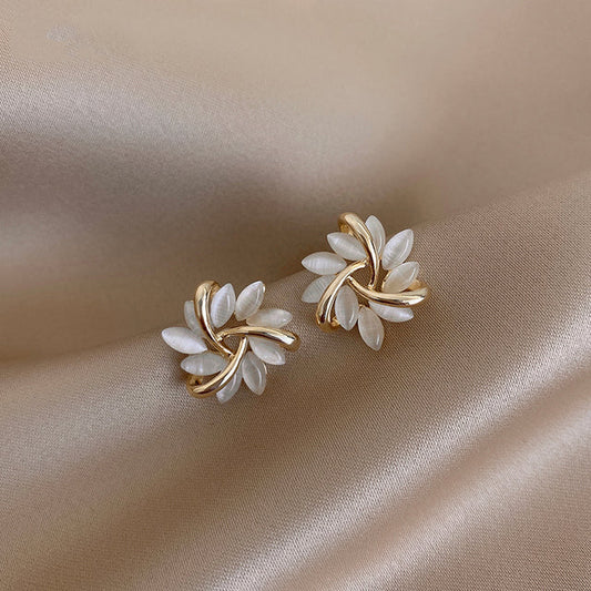 Pendientes de escamas de ópalo, forma de flor dorada, elegante aspecto de piedra preciosa