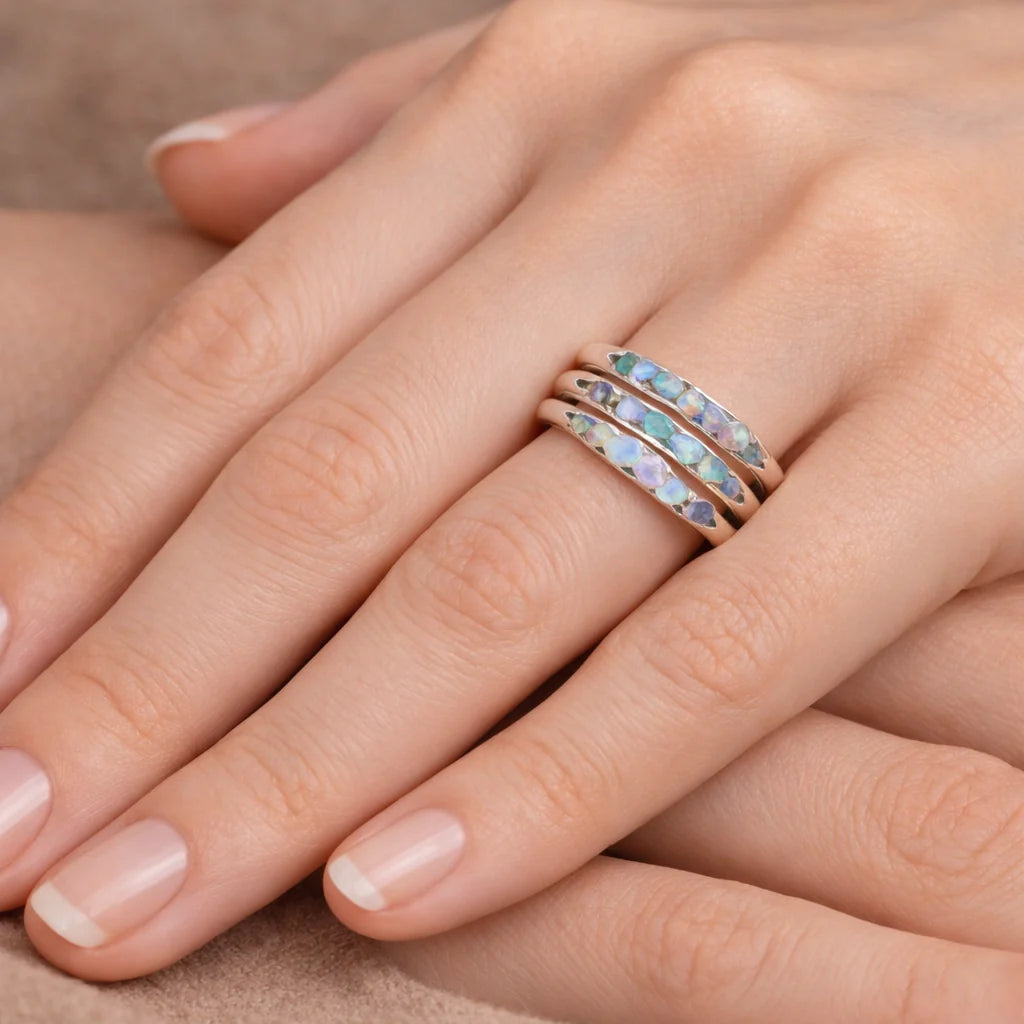 Anillo vintage con piedras azules en capas