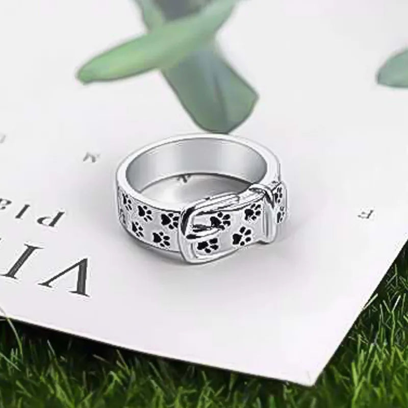 Anillo de pata elegante