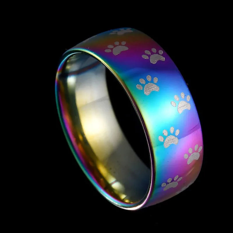 Anillo artesanal de acero inoxidable con huella de pata de arcoíris