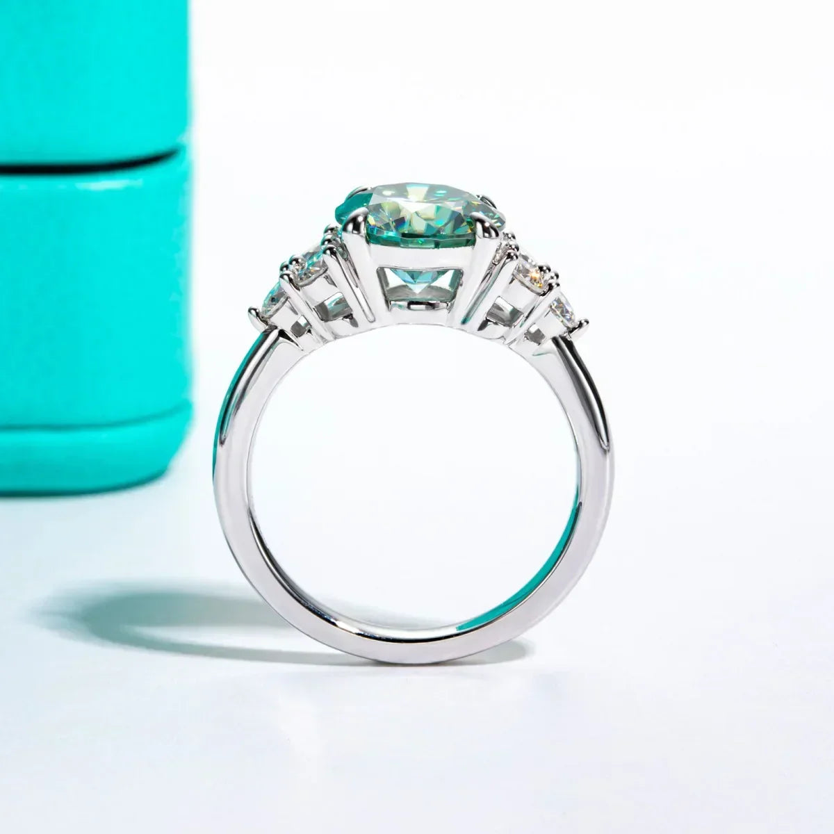 Anillo de mujer elegante