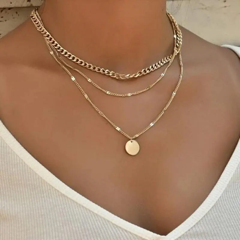 Collar multicapa con colgante de placa estilo boho