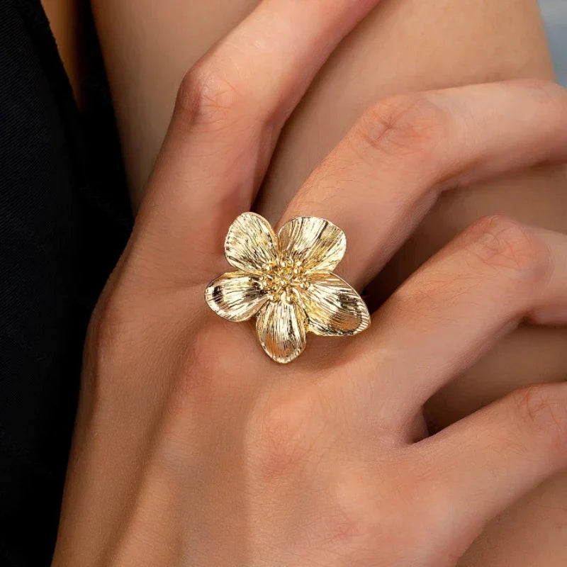 Anillo flor dorada