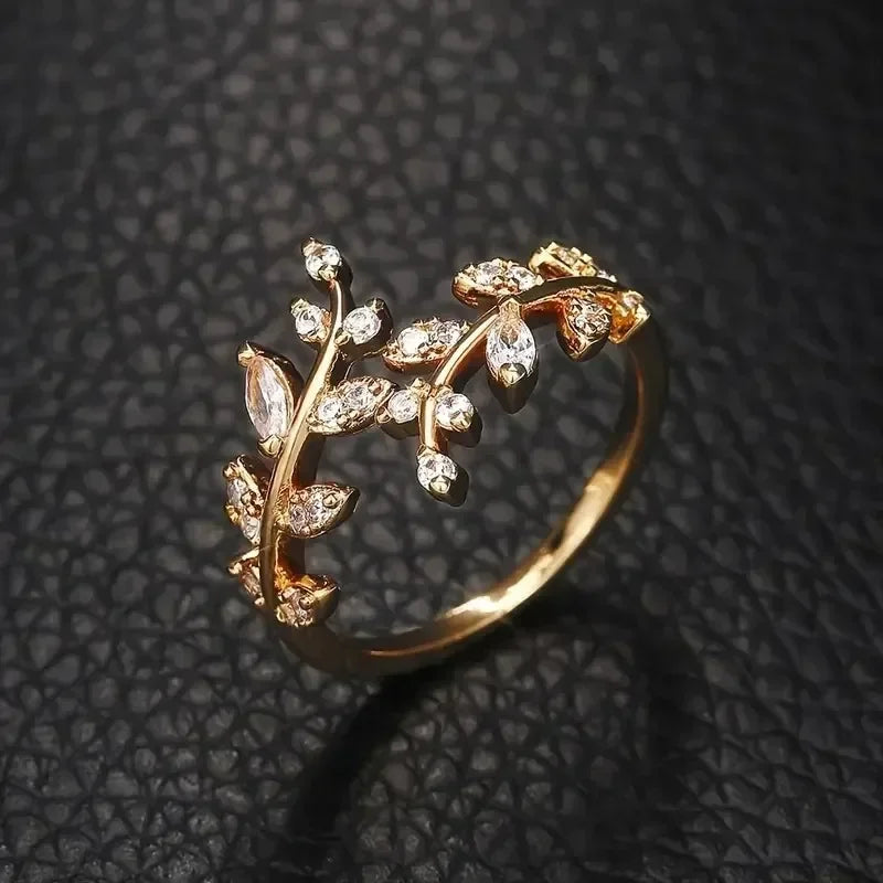 Anillo vintage de rama de árbol con cristales