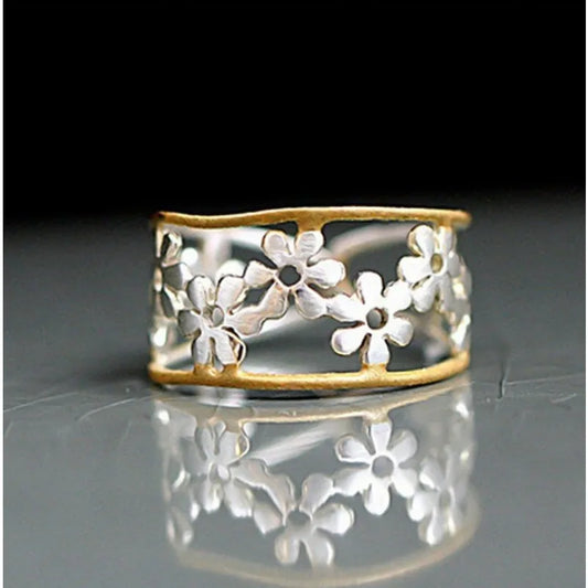Anillos ajustables con diseño de racimo y huecos en forma de flora