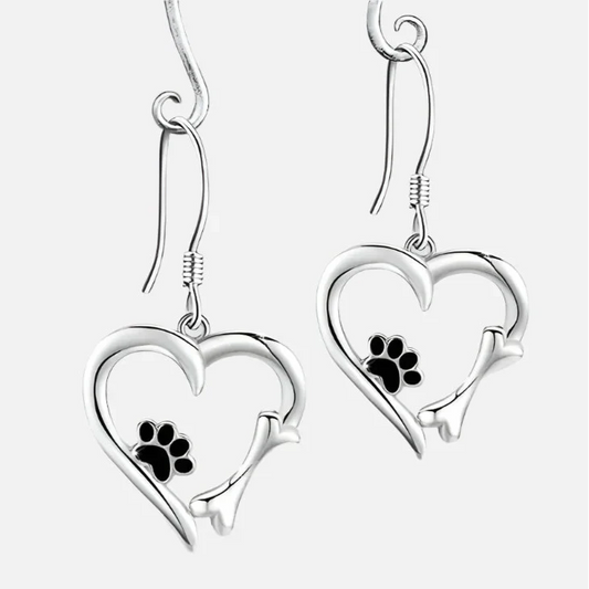 Pendientes con estampado de corazones y patas con un adorable motivo animal