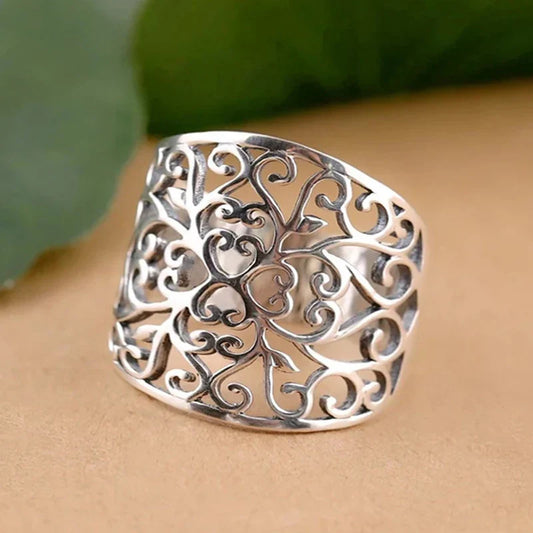 Anillo vintage con diseño de corazón