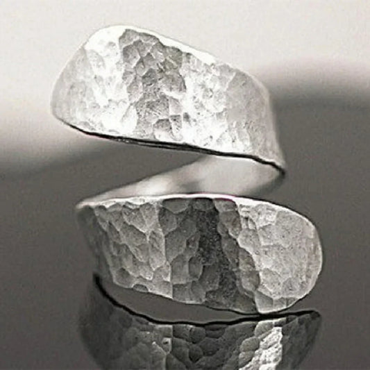 Anillo de Plata Ajustable con Diseño Martillado