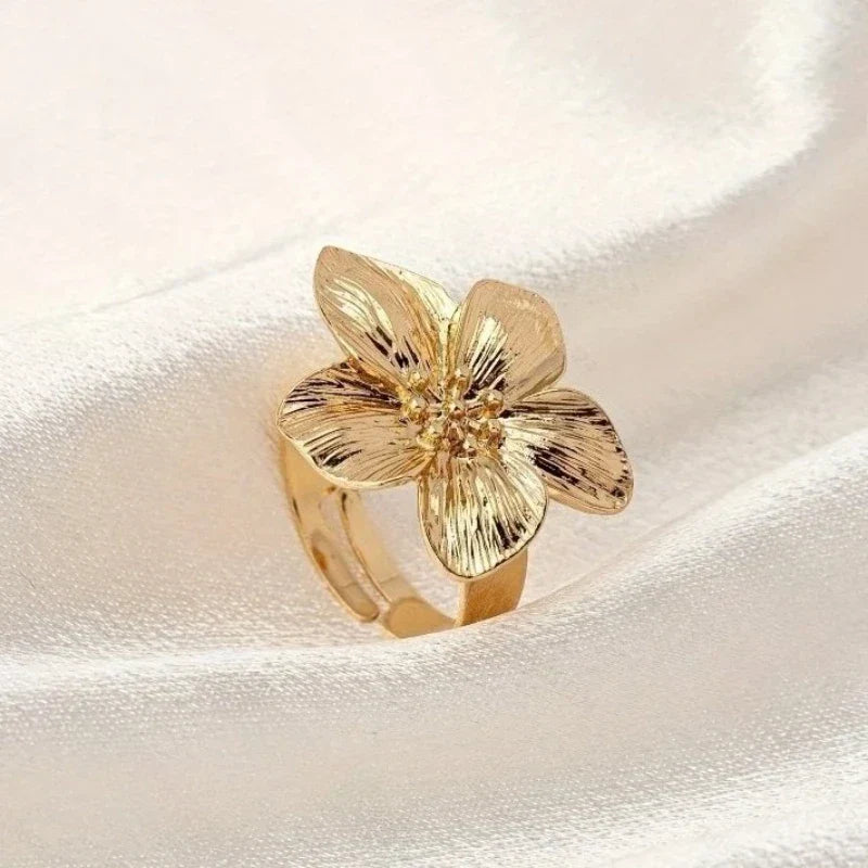 Anillo flor dorada