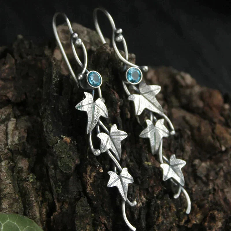 Pendientes de hoja de hiedra con topacio azul Diseño de elfos del bosque