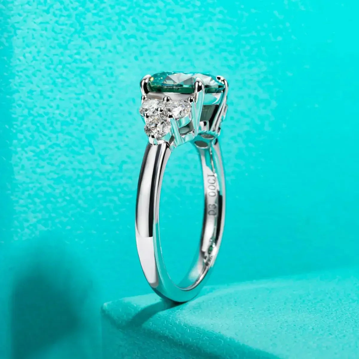 Anillo de mujer elegante