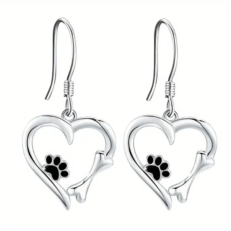 Pendientes con estampado de corazones y patas con un adorable motivo animal