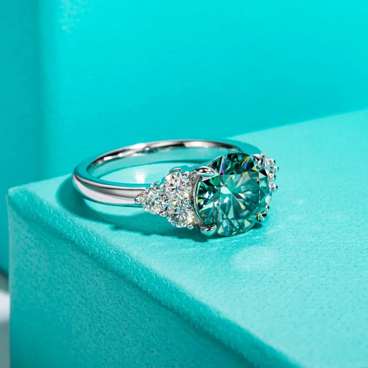 Anillo de mujer elegante