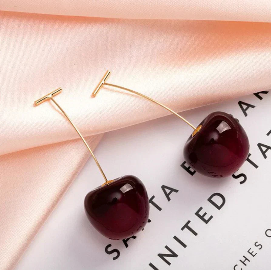 Divertidos pendientes de cereza con un diseño largo y elegante