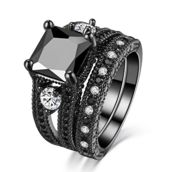 Anillo con circonitas negras y cristales