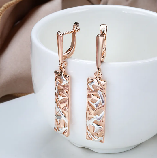 Pendientes bicolores con motivo geométrico calado con aspecto de oro rosa