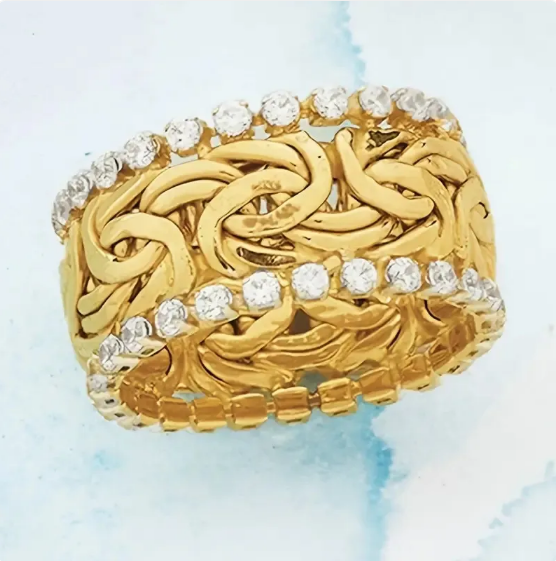 Anillo con banda de cristal trenzado