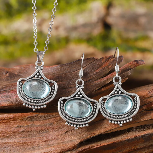 Conjunto de joyas de aspecto antiguo con piedras ovaladas azul cielo