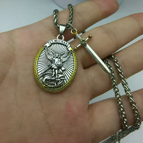 Collar de espada con colgante de protección de San Miguel Arcángel para hombre