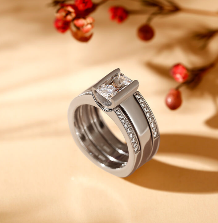 Anillo de tres piezas con circonitas