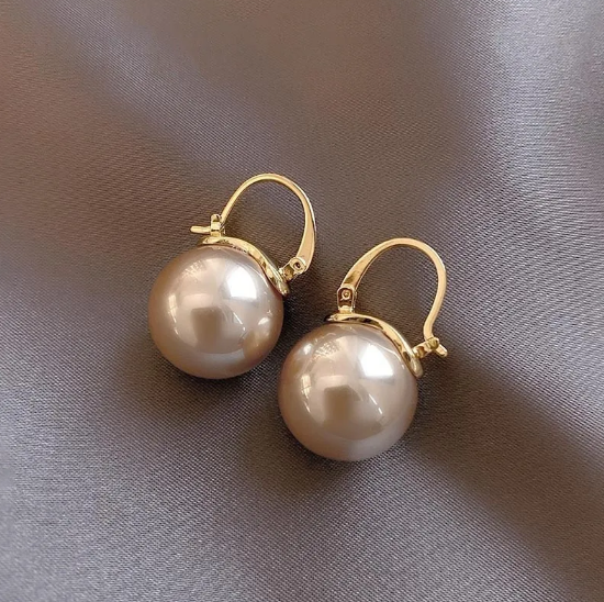 Pendientes de perlas elegantes para mujer con un diseño atemporal y un brillo lujoso
