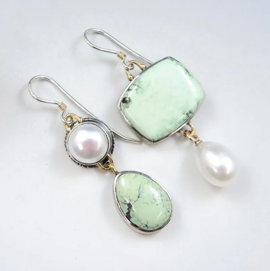 Pendientes asimétricos de piedras preciosas de turquesa y perlas