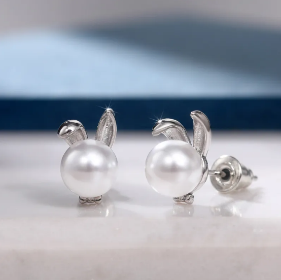 Elegante conjunto de joyas con orejas de gato y perlas de metal pulido