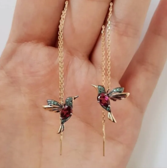Elegantes pendientes de colibrí con brillantes circonitas