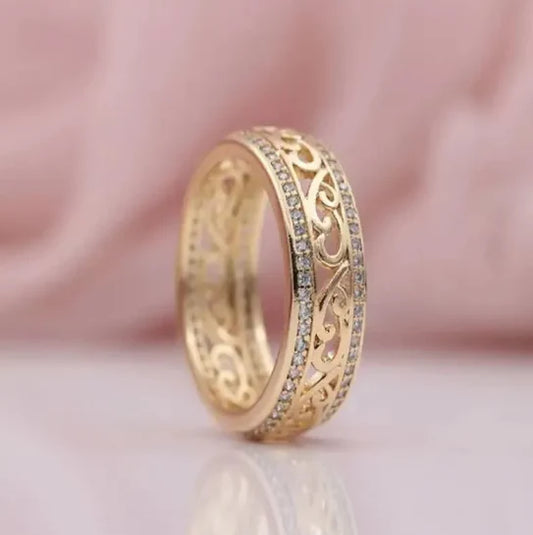 Anillo Elegante con Diseño de Filigrana y Circonitas