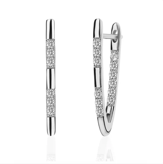 Pendientes de aro elegantes en forma de V con brillantes circonitas