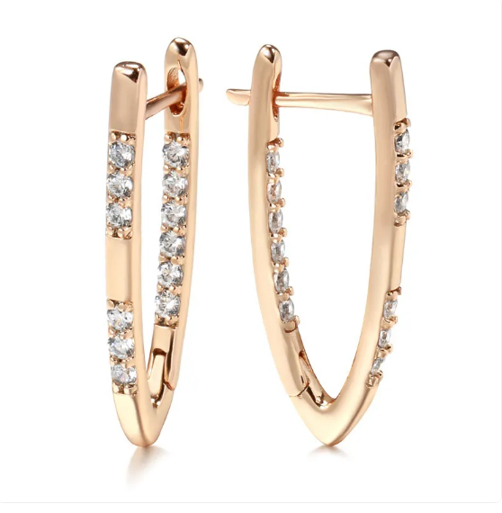 Pendientes de aro elegantes en forma de V con brillantes circonitas