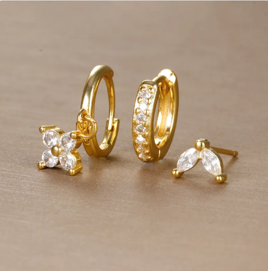 Pendientes de flores brillantes con piedras de colores brillantes