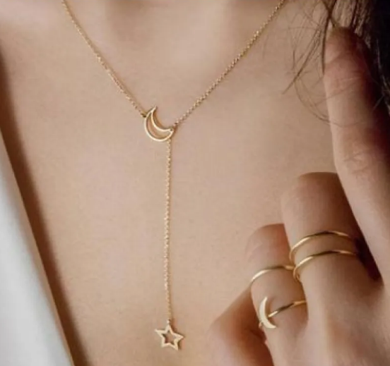 Delicado collar en Y con colgante de luna y estrella