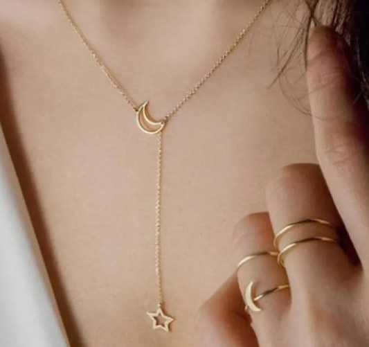 Delicado collar en Y con colgante de luna y estrella