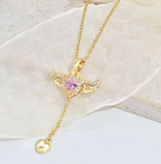 Colgante de corazón de ala de ángel con circonitas cúbicas y delicada cadena en Y de corazón