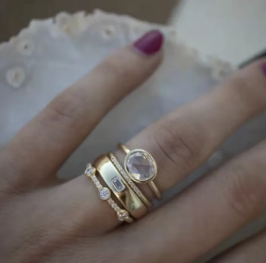 Anillo cuadrado con cuatro circonitas