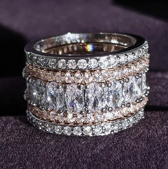 Anillo sencillo con piedra para mujer