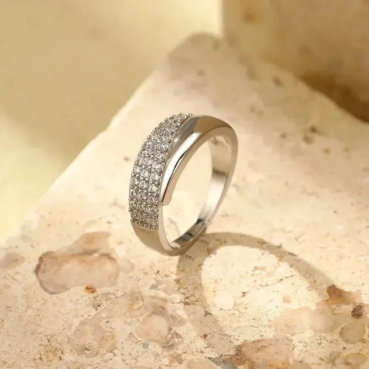 Anillo con piedras de cristal