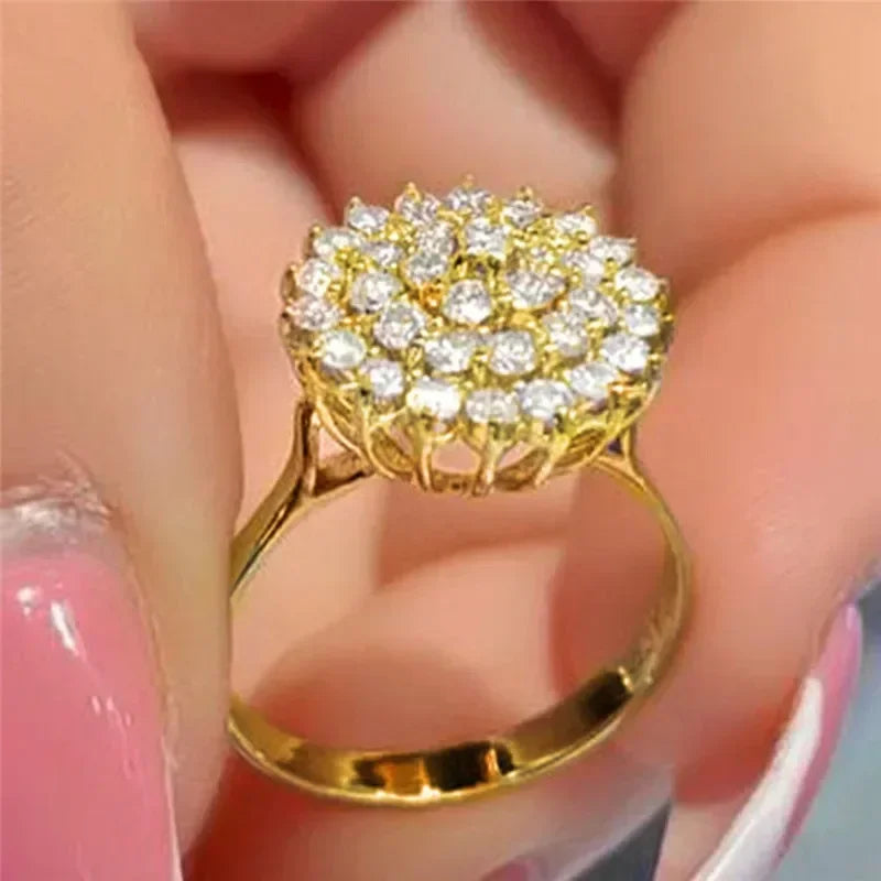 Anillo de flores y circonitas con cristales