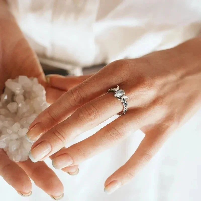 Anillo de Luna con Piedra de Luna