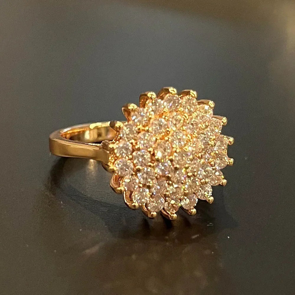 Anillo de flores y circonitas con cristales