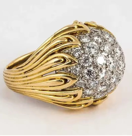Anillo Cúpula de Lujo con Pavé de Cristales