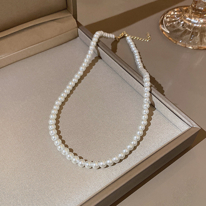 Elegante collar de perlas para looks clásicos y outfits modernos