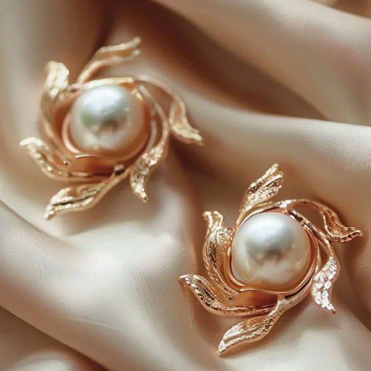 Pendientes de perlas elegantes con diseño artístico en forma de flor