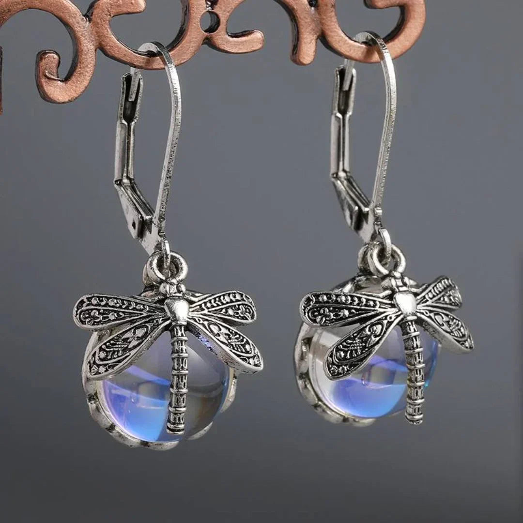 Pendientes de libélula con bolas de cristal brillantes en diferentes colores