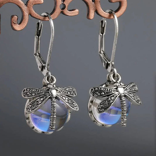 Pendientes de libélula con bolas de cristal brillantes en diferentes colores